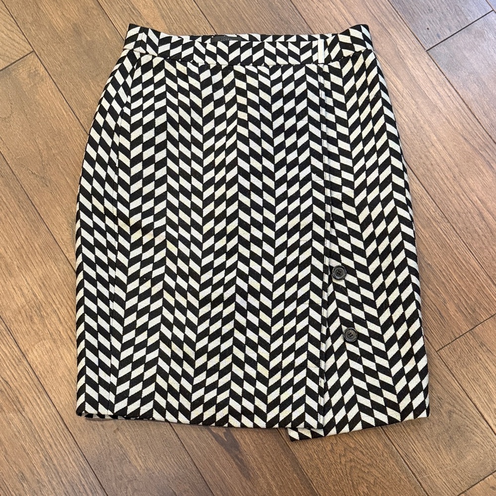 J. Crew Black and White Geometric Skirt Size 6 C9-005